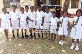 උහුමිය පියරතන විද්යාලයේ අඩු ආදායම්ලාබී සිසුන්ට පාසල් උපකරණ ලබා දෙන්න